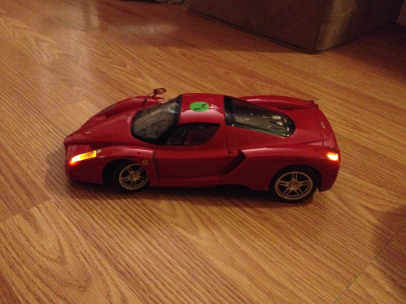 Illustration for article titled Ferrari Enzo RC Car 1:16